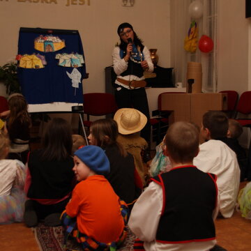 2013-02-08 Maškarní na faře